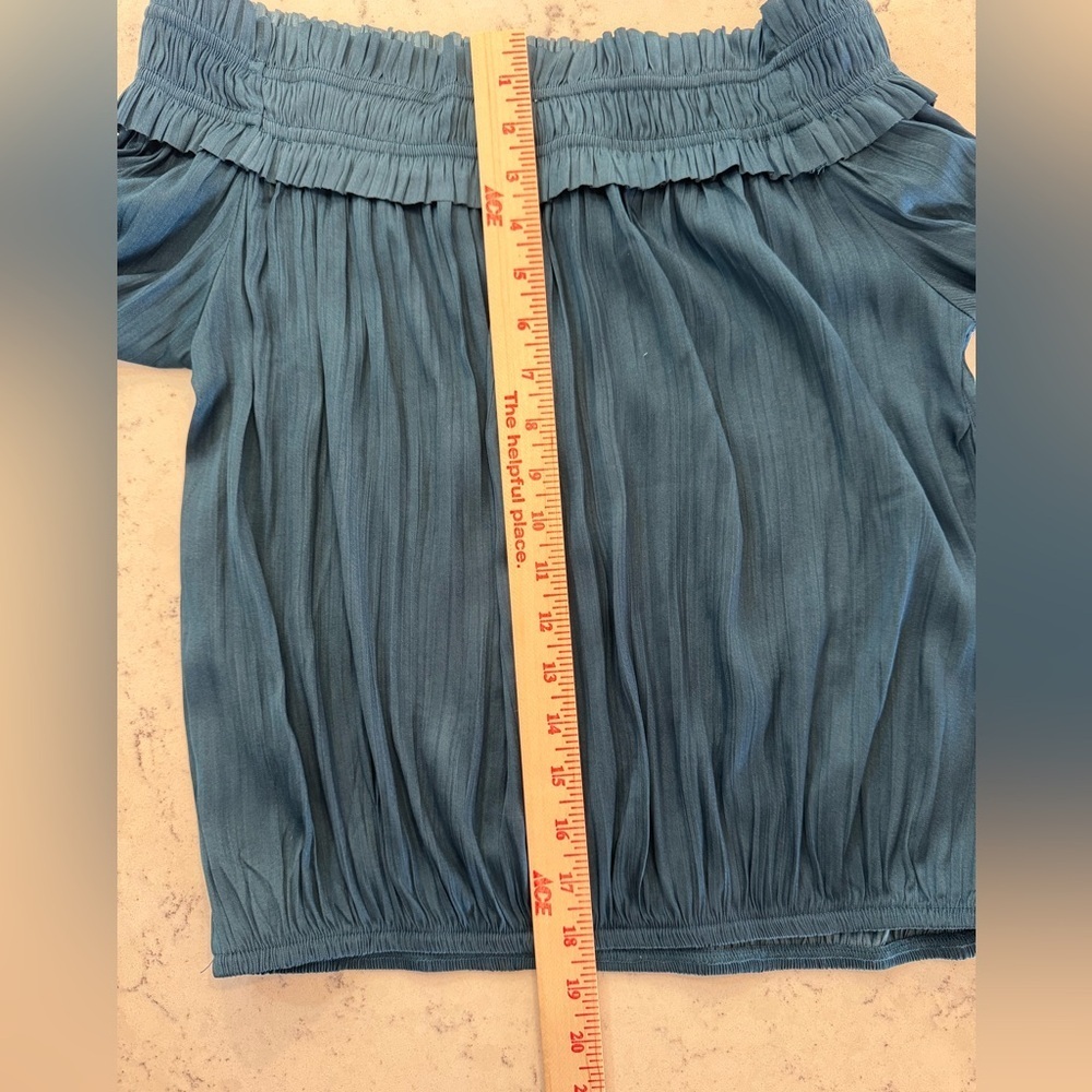 Evereve Teal Amari Off Shoulder Pleated Blouse women’s shirt Size Medium - Picture 9 of 11